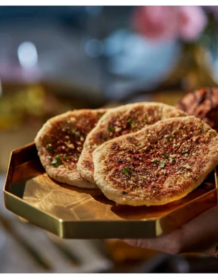 سینی سرو طلایی رنگ ایکیا مدل GOKVÄLLÅ