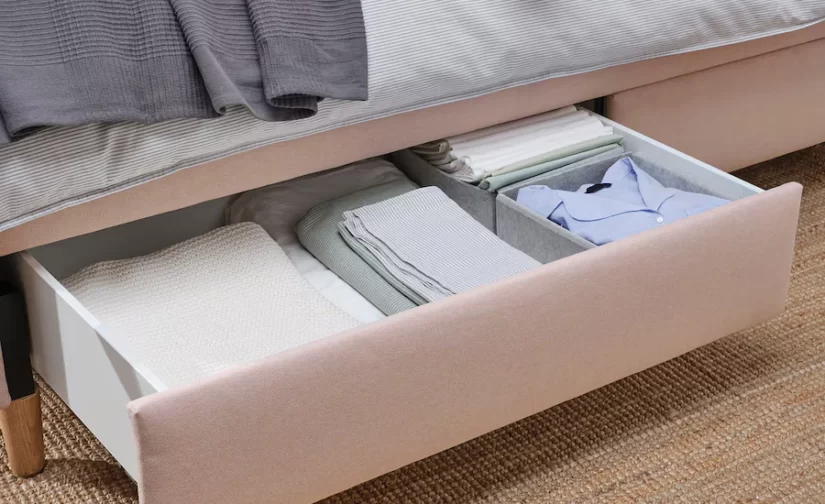 تختخواب تاشو روکش‌دار صورتی کم رنگ ایکیا ۱۸۰x۲۰۰ مدل IDANÄS