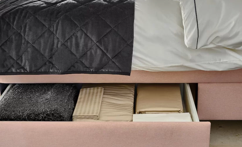 تختخواب تاشو روکش‌دار صورتی کم رنگ ایکیا ۱۸۰x۲۰۰ مدل IDANÄS