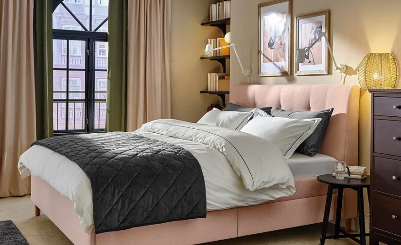 تختخواب تاشو روکش‌دار صورتی کم رنگ ایکیا ۱۸۰x۲۰۰ مدل IDANÄS