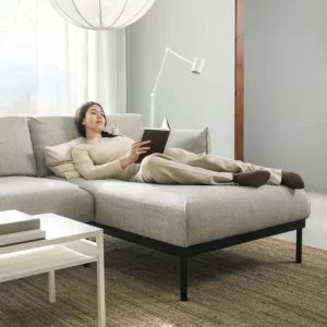 مبل راحتی سه نفره به همراه کاناپه راحتی رنگ خاکستری روشن ایکیا مدل ÄPPLARYD