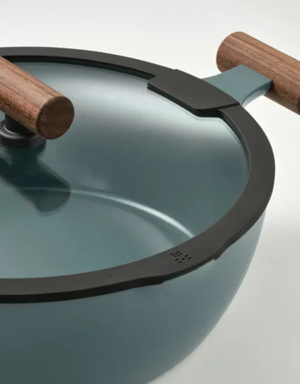 ماهیتابه با درب روکش نچسب شیشه‌ای/چوبی خاکستری-فیروزه‌ای سایز ۲۸ ایکیا مدل KLIPPFISK