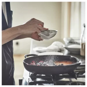 ماهیتابه چدنی سایز ۳۲ سانتی‌متر ایکیا مدل VARDAGEN