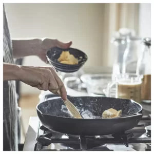 ماهیتابه چدنی سایز ۳۲ سانتی‌متر ایکیا مدل VARDAGEN