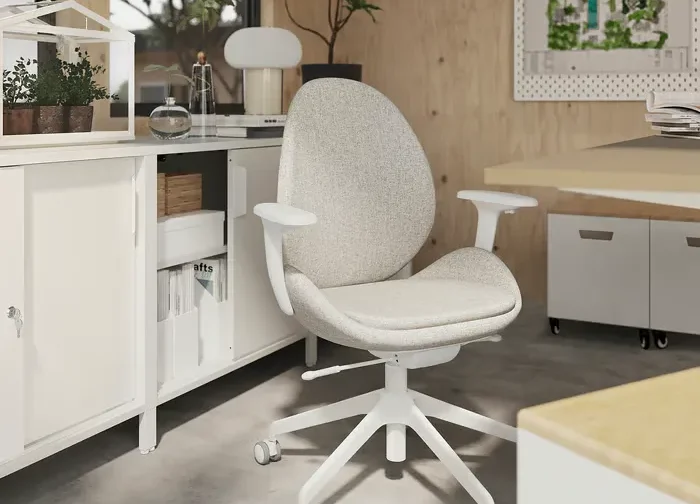 صندلی اداری دسته‌دار رنگ بژ/سفید ایکیا مدل HATTEFJÄLL