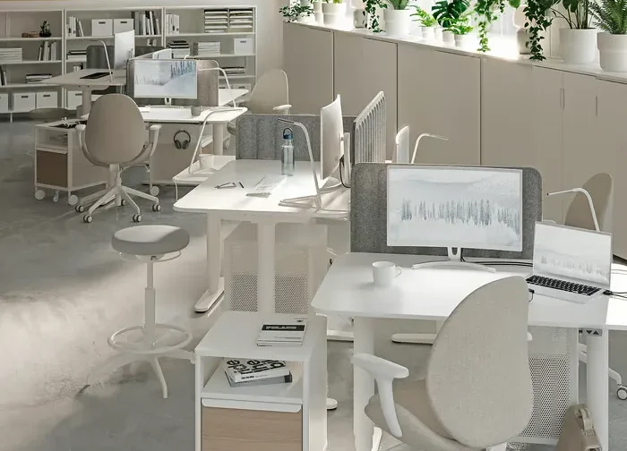 صندلی اداری دسته‌دار رنگ بژ/سفید ایکیا مدل HATTEFJÄLL