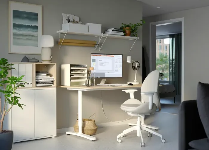 صندلی اداری دسته‌دار رنگ بژ/سفید ایکیا مدل HATTEFJÄLL