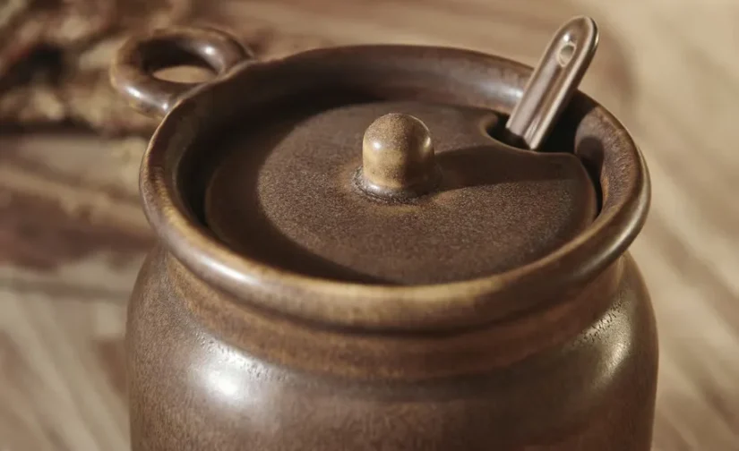 جار دربدار با قاشق قهوه‌ای ۰.۳ لیتر ایکیا مدل KÖSSEBÄR