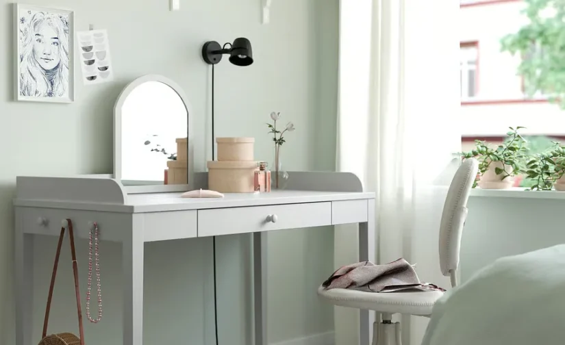 میز تحریر خاکستری روشن سایز ۱۲۲x۶۰ ایکیا مدل SMYGA