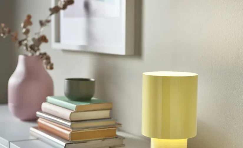 چراغ رومیزی زرد/قابل تنظیم نور ۲۲ سانتی‌متر ایکیا مدل SPETSBOJ