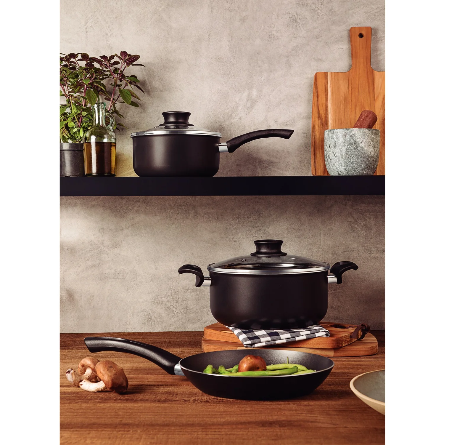 سرویس قابلمه آلومینیومی مشکی ۵ پارچه ترامونتینا پاریس پلاس با روکش داخلی و خارجی استارفلون، پوشش نچسب عالی بدون PFOA