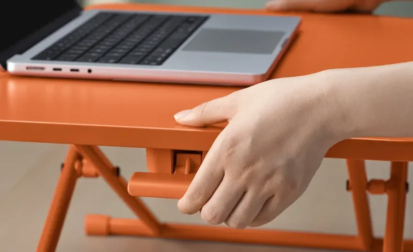 میز لپ‌تاپ نارنجی ۶۰x۴۰ ایکیا مدل DUBBLA