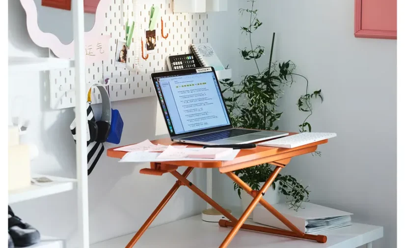 میز لپ‌تاپ نارنجی ۶۰x۴۰ ایکیا مدل DUBBLA