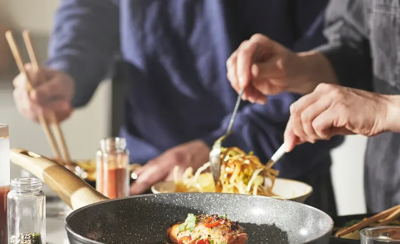 ماهیتابه روکش نچسب مشکی سایز 28 ایکیا مدل HUSKNUT