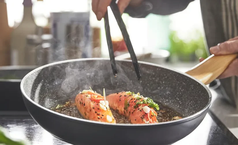 ماهیتابه روکش نچسب مشکی سایز 28 ایکیا مدل HUSKNUT