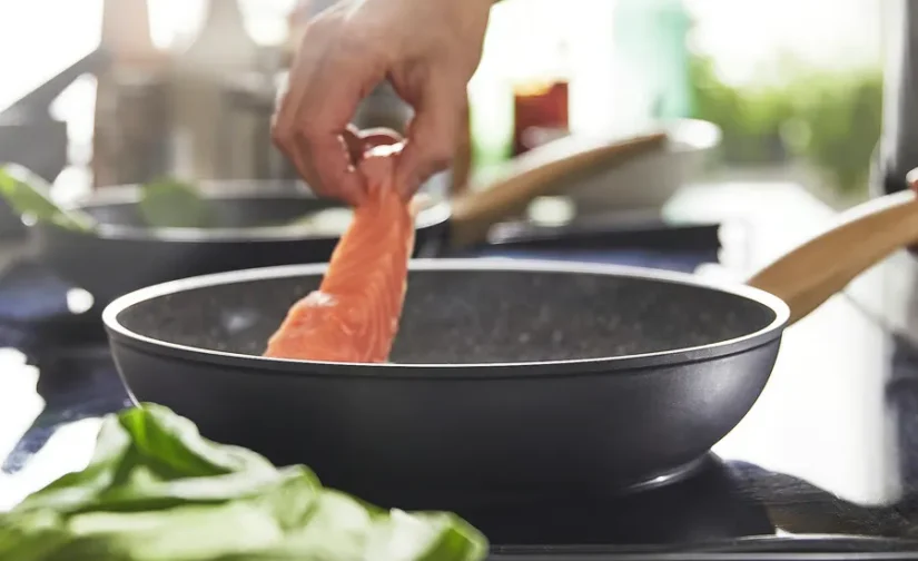 ماهیتابه روکش نچسب مشکی سایز 28 ایکیا مدل HUSKNUT