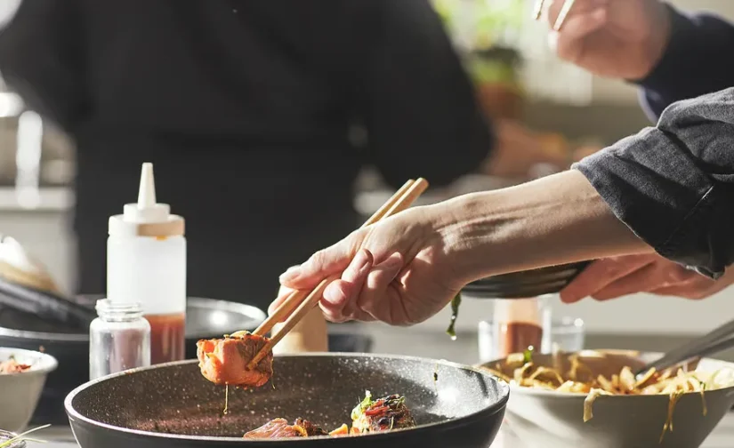 ماهیتابه روکش نچسب مشکی سایز 28 ایکیا مدل HUSKNUT