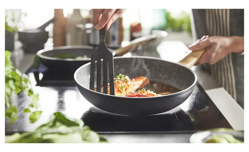 ماهیتابه روکش نچسب مشکی سایز 28 ایکیا مدل HUSKNUT