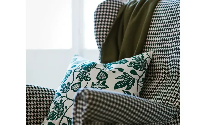 صندلی راحتی تاشو طرح ویبربو مشکی/بژ ایکیا مدل STRANDMON