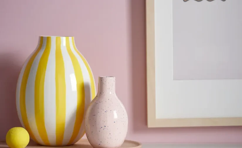 گلدان سفید/زرد راه راه ۲۵ سانتی‌متری ایکیا مدل BLODBJÖRK