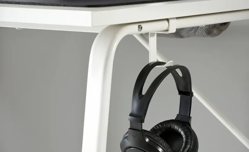 میز تحریر بژ سایز ۱۴۰x۸۰ ایکیا مدل HUVUDSPELARE