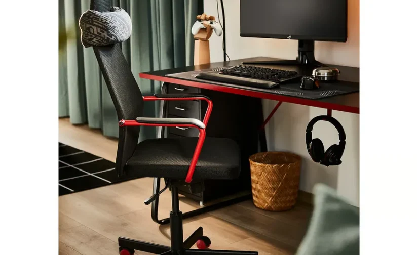 میز تحریر مشکی سایز ۱۴۰x۸۰ ایکیا مدل HUVUDSPELARE