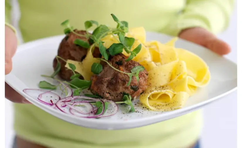 سرویس ۱۸ پارچه سفید ایکیا مدل VÄRDERA