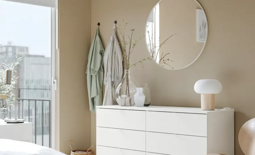 کمد ۶ کشو سفید دارای پایه ایکیا با قابلیت باز و بسته شدن سایز ۱۴۰x۴۷x۷۵ مدل VIHALS