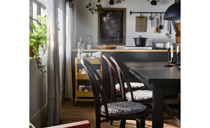 صندلی قهوه‌ای تیره ایکیا مدل SKOGSBO