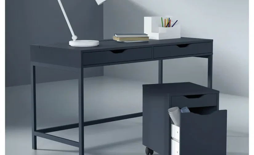 میز تحریر مشکی/آبی سایز ۱۳۲x۵۸ ایکیا مدل ALEX