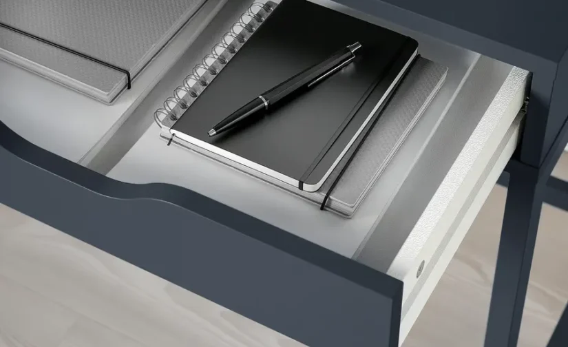 میز تحریر مشکی/آبی سایز ۱۳۲x۵۸ ایکیا مدل ALEX