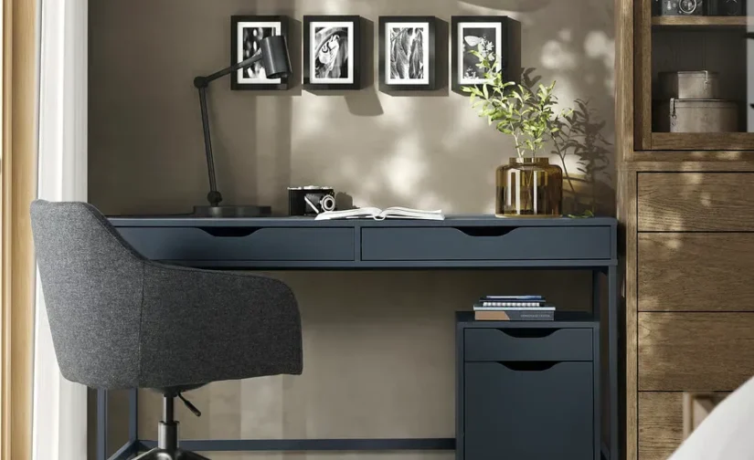 میز تحریر مشکی/آبی سایز ۱۳۲x۵۸ ایکیا مدل ALEX