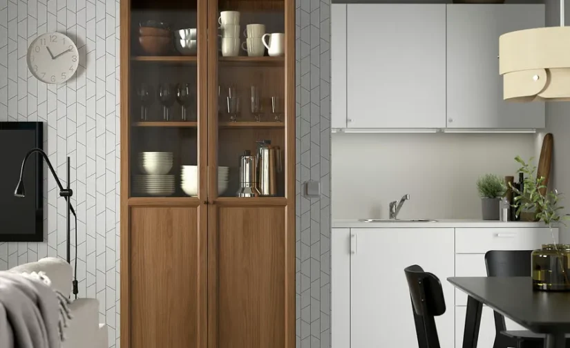 کتابخانه با درهای شیشهای/پانلی قهوه ای گردویی سایز ۸۰x۳۰x۲۰۲ ایکیا مدل BILLY / OXBERG