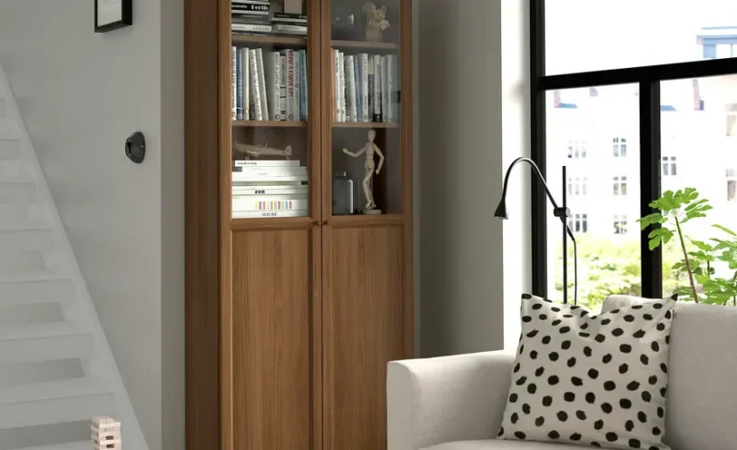 کتابخانه با درهای شیشهای/پانلی قهوه ای گردویی سایز ۸۰x۳۰x۲۰۲ ایکیا مدل BILLY / OXBERG