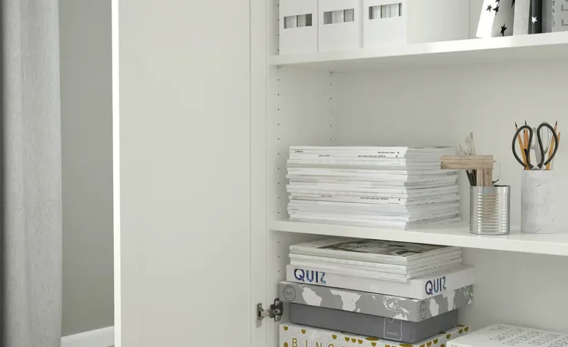 کتابخانه با درهای شیشه‌ای/پانلی سفید سایز ۸۰x۳۰x۲۰۲ ایکیا مدل BILLY / OXBERG