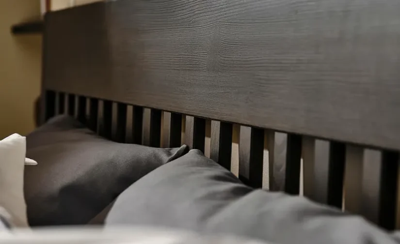 قاب تخت خواب با فضای ذخیرهسازی رنگآمیزی قهوهای تیره سایز۱۸۰x۲۰۰ ایکیا مدل IDANÄS