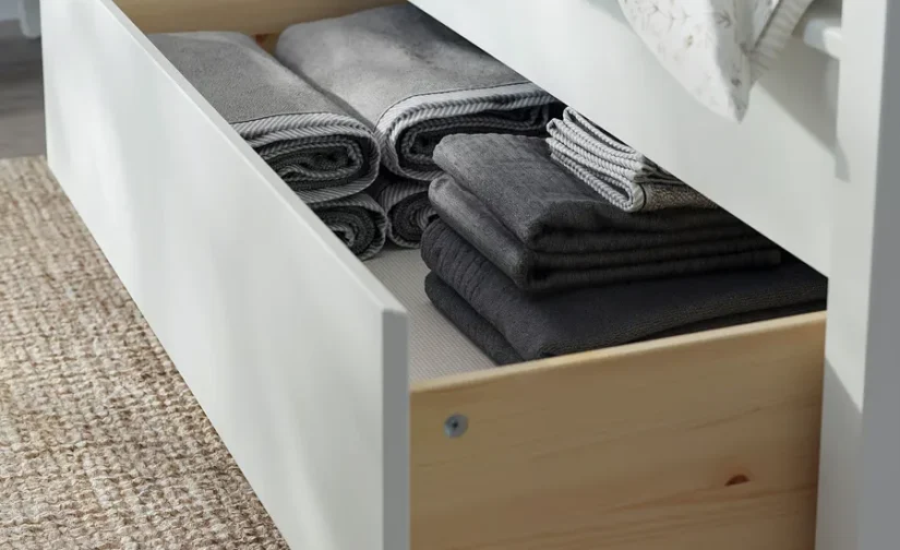 قاب تخت خواب با فضای ذخیرهسازی رنگآمیزی سفید سایز۱۸۰x۲۰۰ ایکیا مدل IDANÄS