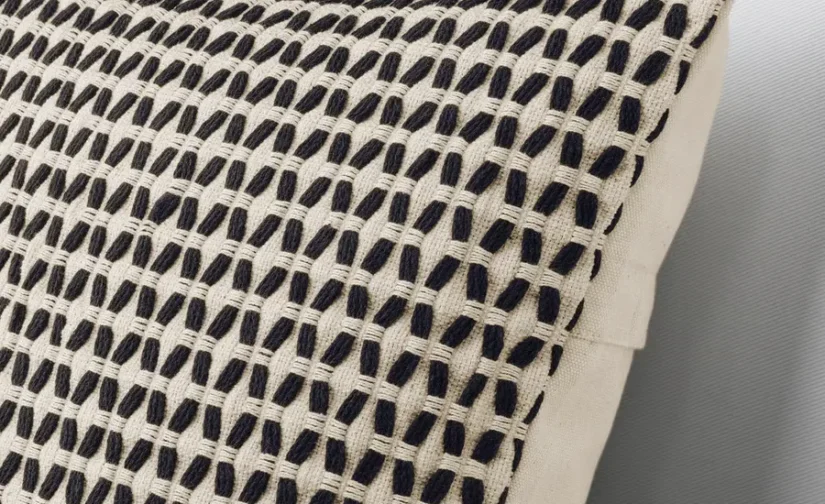 روکش کوسن بژ/مشکی ۵۰x۵۰ سانتی‌متر ایکیا مدل KUSTFLY