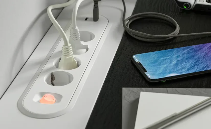 میز تحریر روکش خاکستری لکهدار مشکی سفید سایز ۱۶۰x۸۰ ایکیا مدل MITTZON