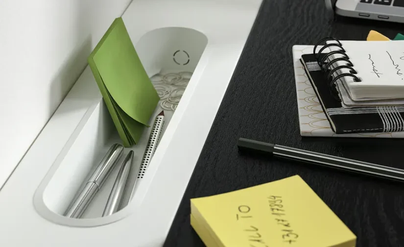 میز تحریر روکش خاکستری لکهدار مشکی سفید سایز ۱۶۰x۸۰ ایکیا مدل MITTZON