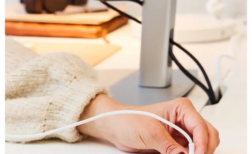 میز تحریر سفید سایز ۱۶۰x۸۰ ایکیا مدل MITTZON