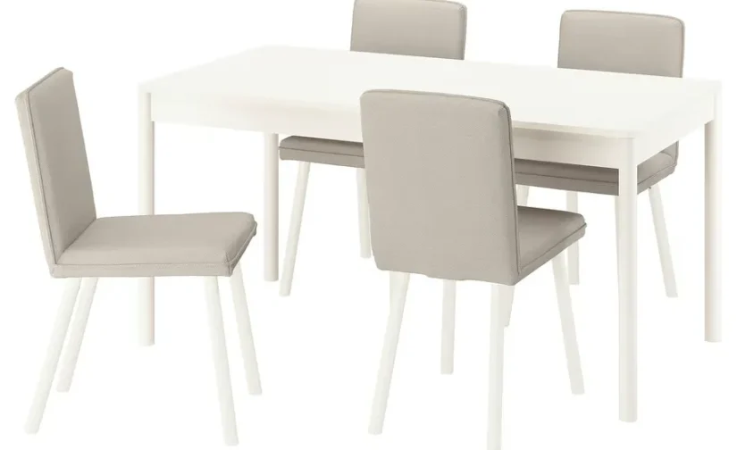 ساختار پایدار با پایههای چوبی محکم و رویه ملامینه صاف و لاکی که هم کاربردی است