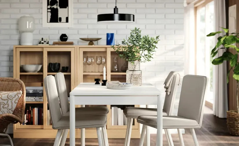 ساختار پایدار با پایههای چوبی محکم و رویه ملامینه صاف و لاکی که هم کاربردی است