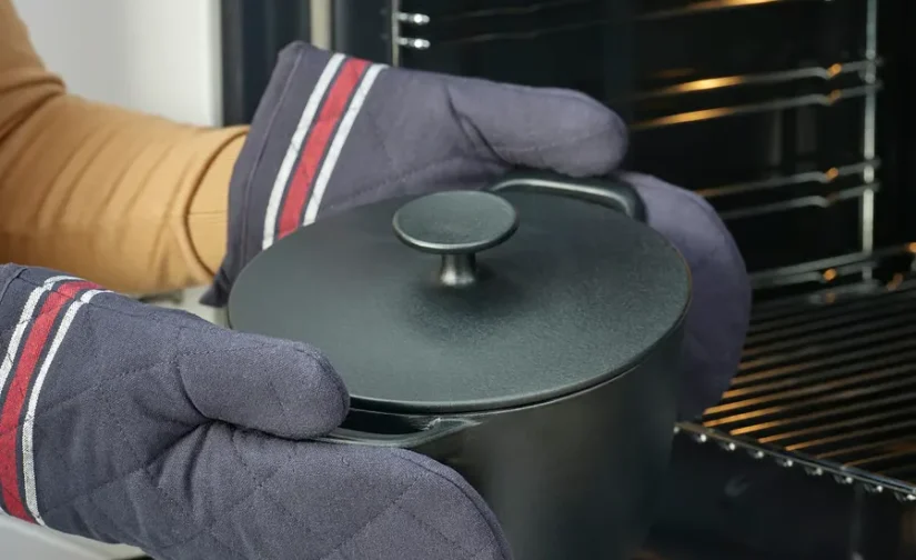 قابلمه با درب چدن لعاب‌دار مات/مشکی ۳ لیتری ایکیا مدل VARDAGEN