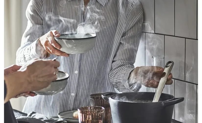 قابلمه با درب چدن لعاب‌دار مات/مشکی ۳ لیتری ایکیا مدل VARDAGEN