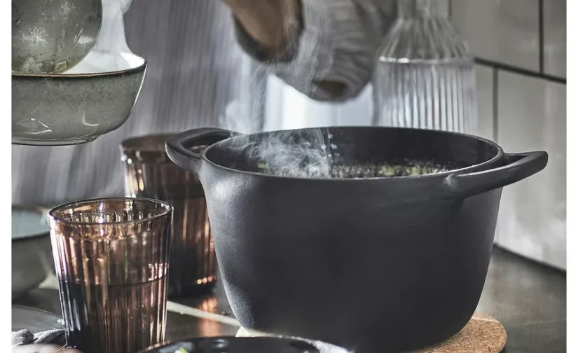 قابلمه با درب چدن لعاب‌دار مات/مشکی ۳ لیتری ایکیا مدل VARDAGEN