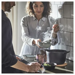 قابلمه با درب چدن لعاب‌دار مات/مشکی ۳ لیتری ایکیا مدل VARDAGEN