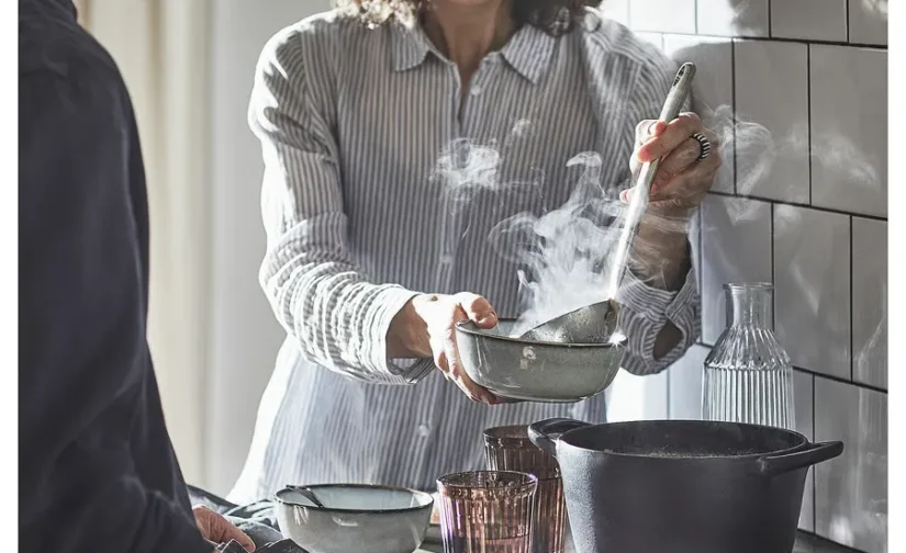 قابلمه با درب چدن لعاب‌دار مات/مشکی ۳ لیتری ایکیا مدل VARDAGEN