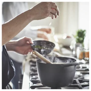 قابلمه با درب چدن لعاب‌دار مات/مشکی ۳ لیتری ایکیا مدل VARDAGEN