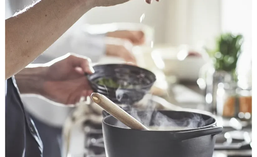 قابلمه با درب چدن لعاب‌دار مات/مشکی ۳ لیتری ایکیا مدل VARDAGEN